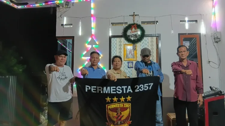 Panglima Teterusan PERMESTA 2357 Pusat Silaturahmi dengan Pengurus KOMWIL MITRA saat Pengucapan Syukur